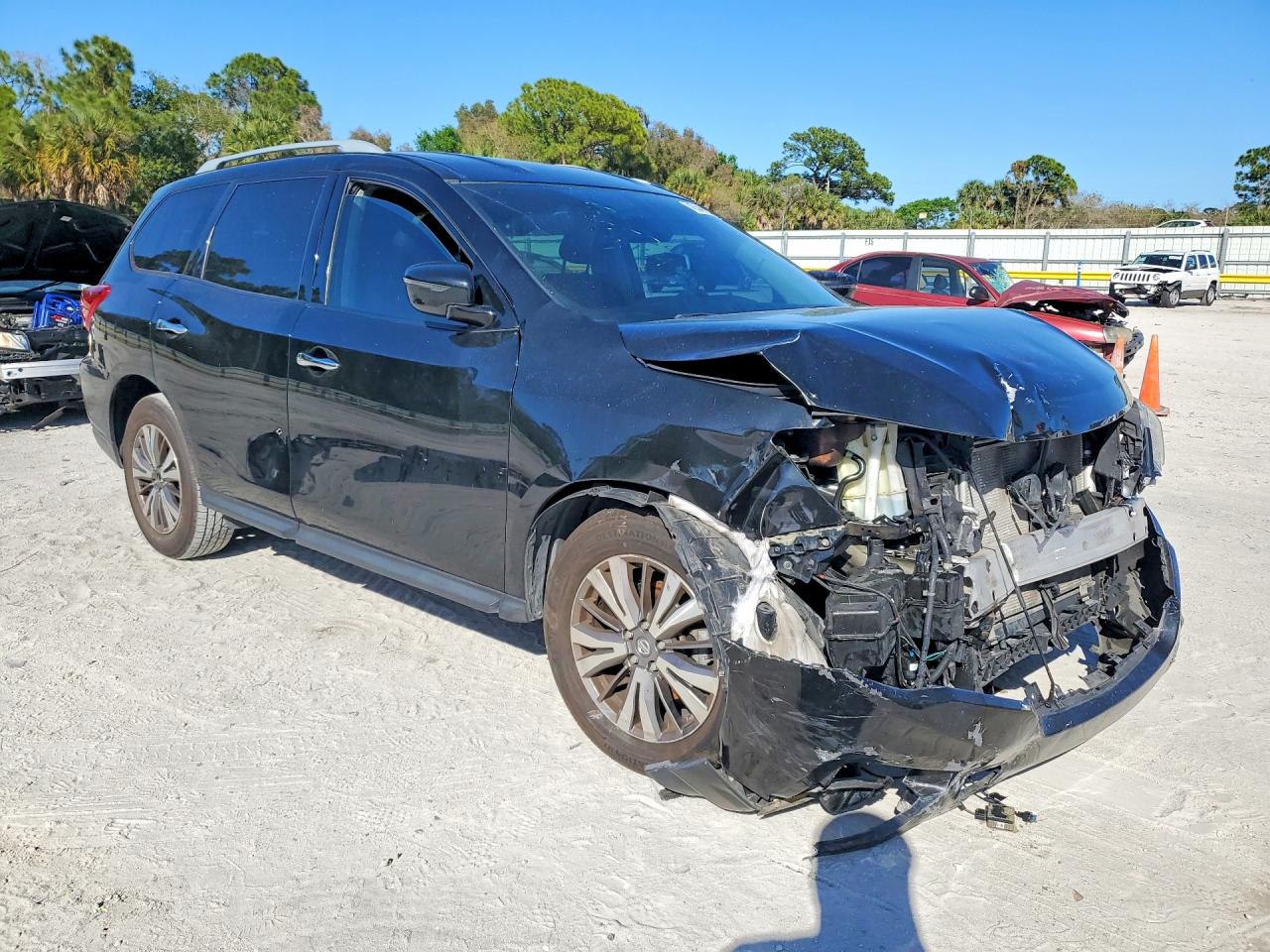 Nissan Pathfinder Sv