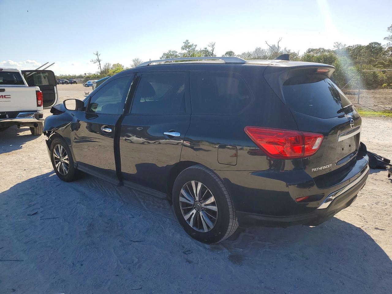 Nissan Pathfinder Sv