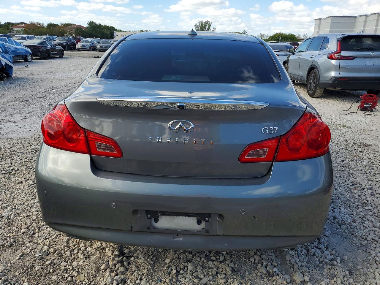 INFINITI G37 Journey