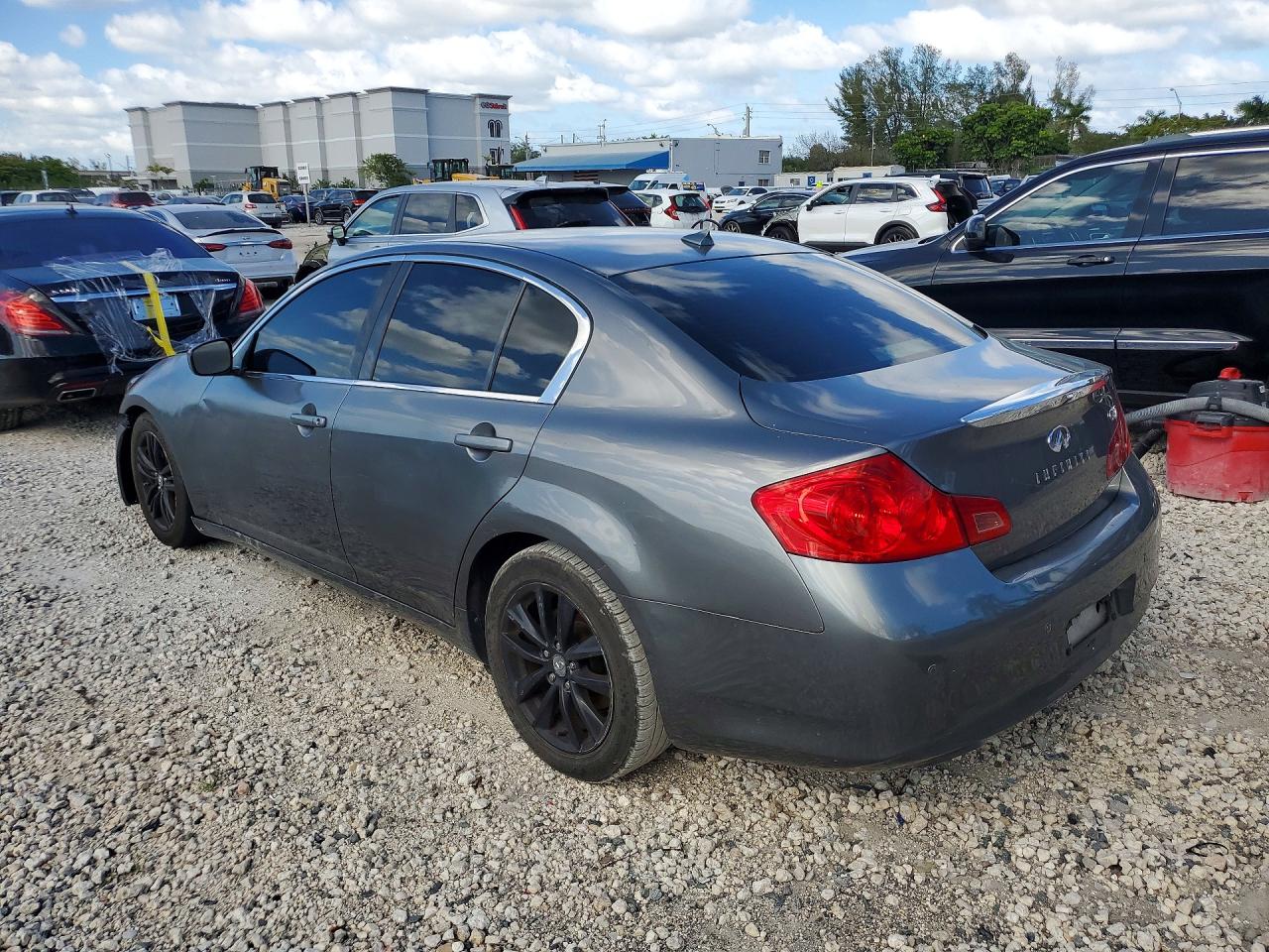 INFINITI G37 Journey
