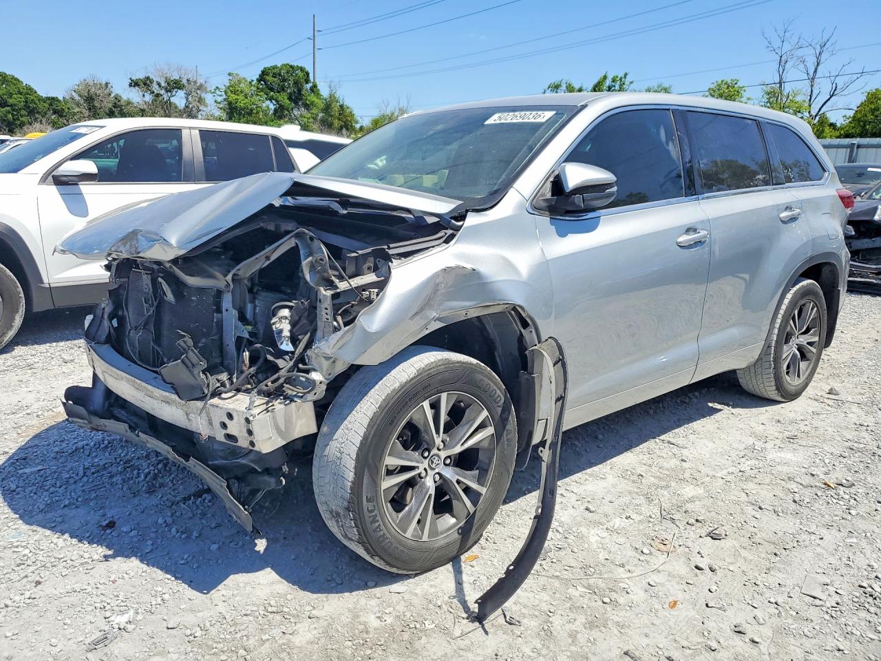 Salvage Toyota Highlander Image