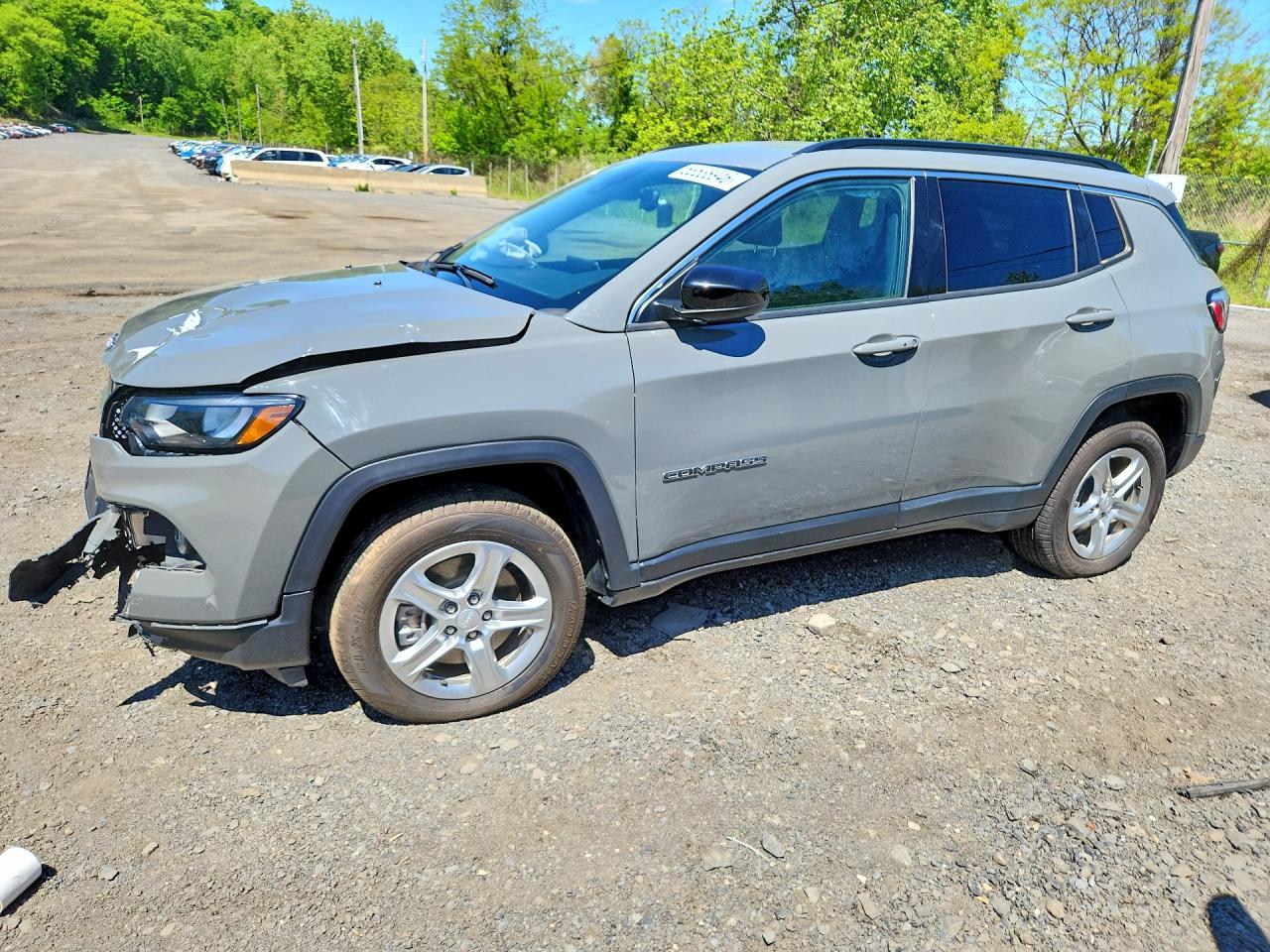 Salvage Jeep Compass Image