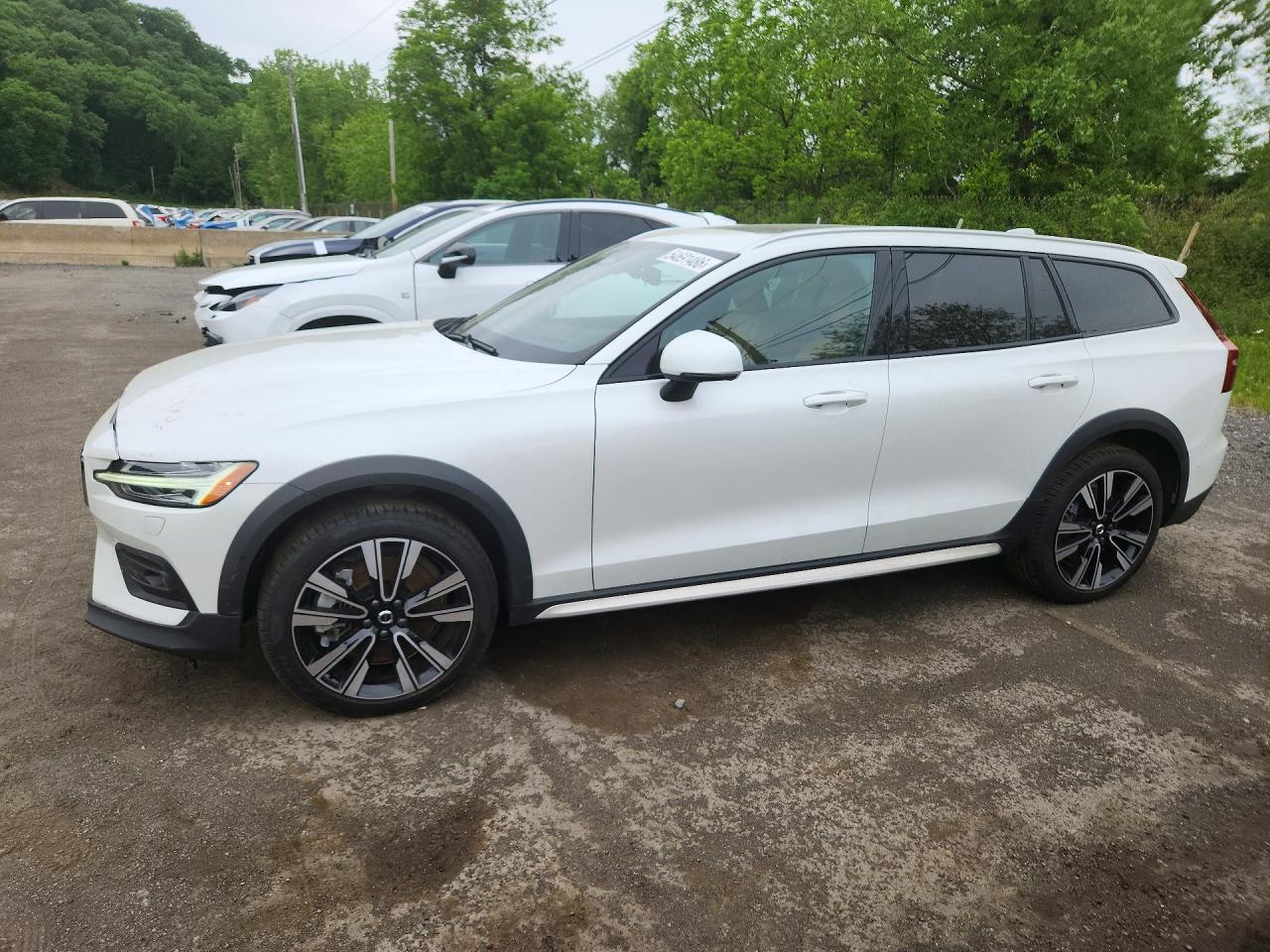 Salvage Volvo V60 Image