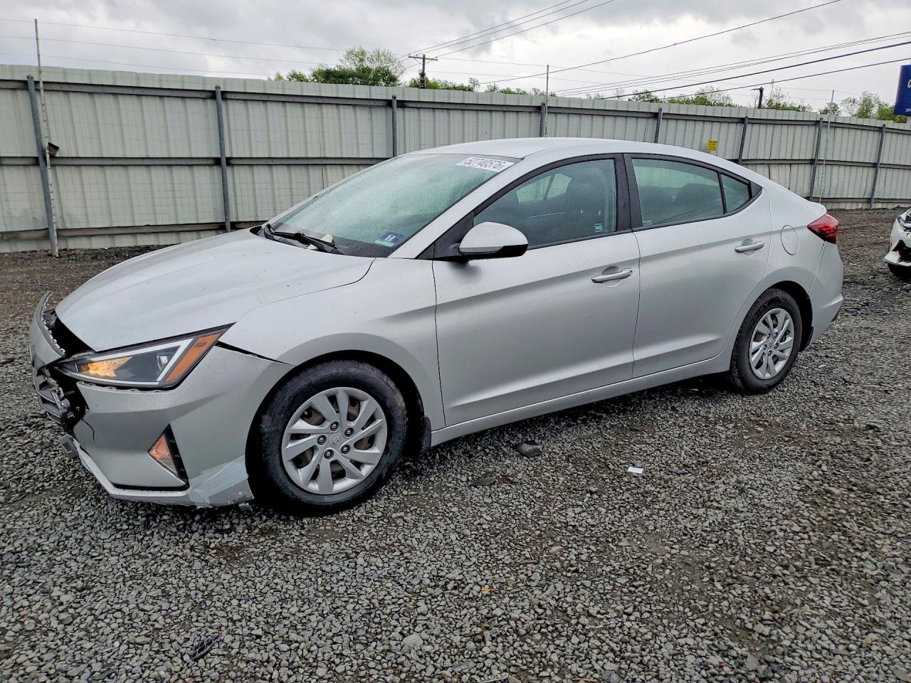 Salvage Hyundai ELANTRA Image