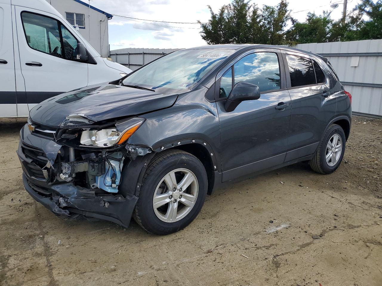 Salvage Chevrolet Trax Image