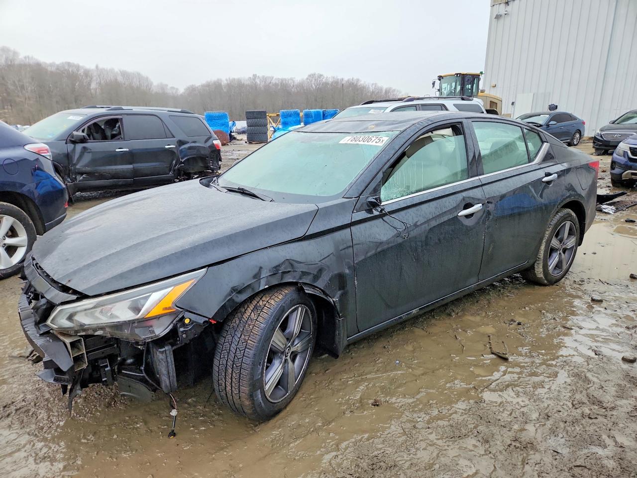 Salvage Nissan Altima Image