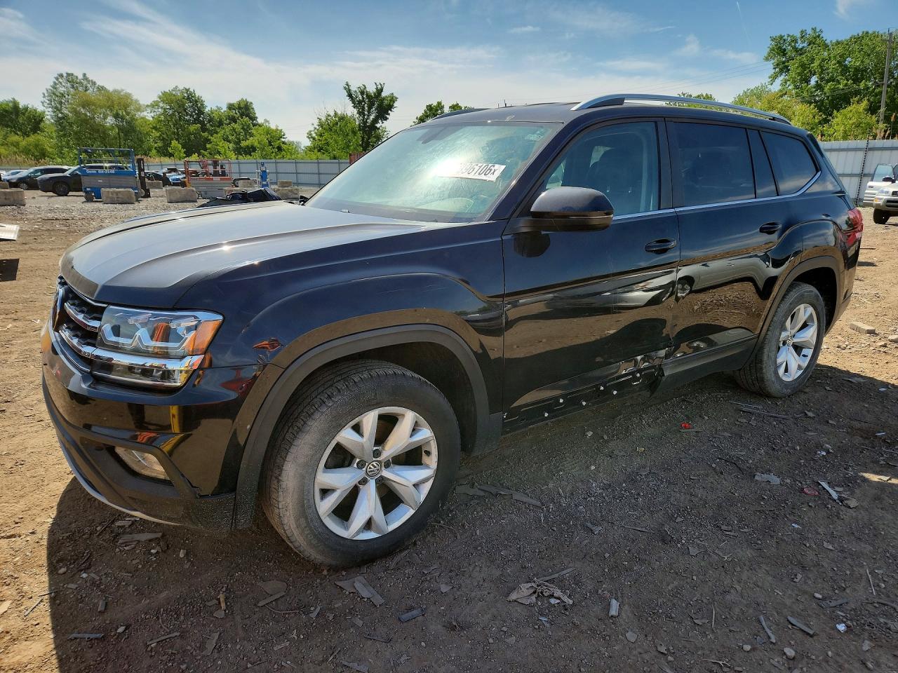 Salvage Volkswagen Atlas Image