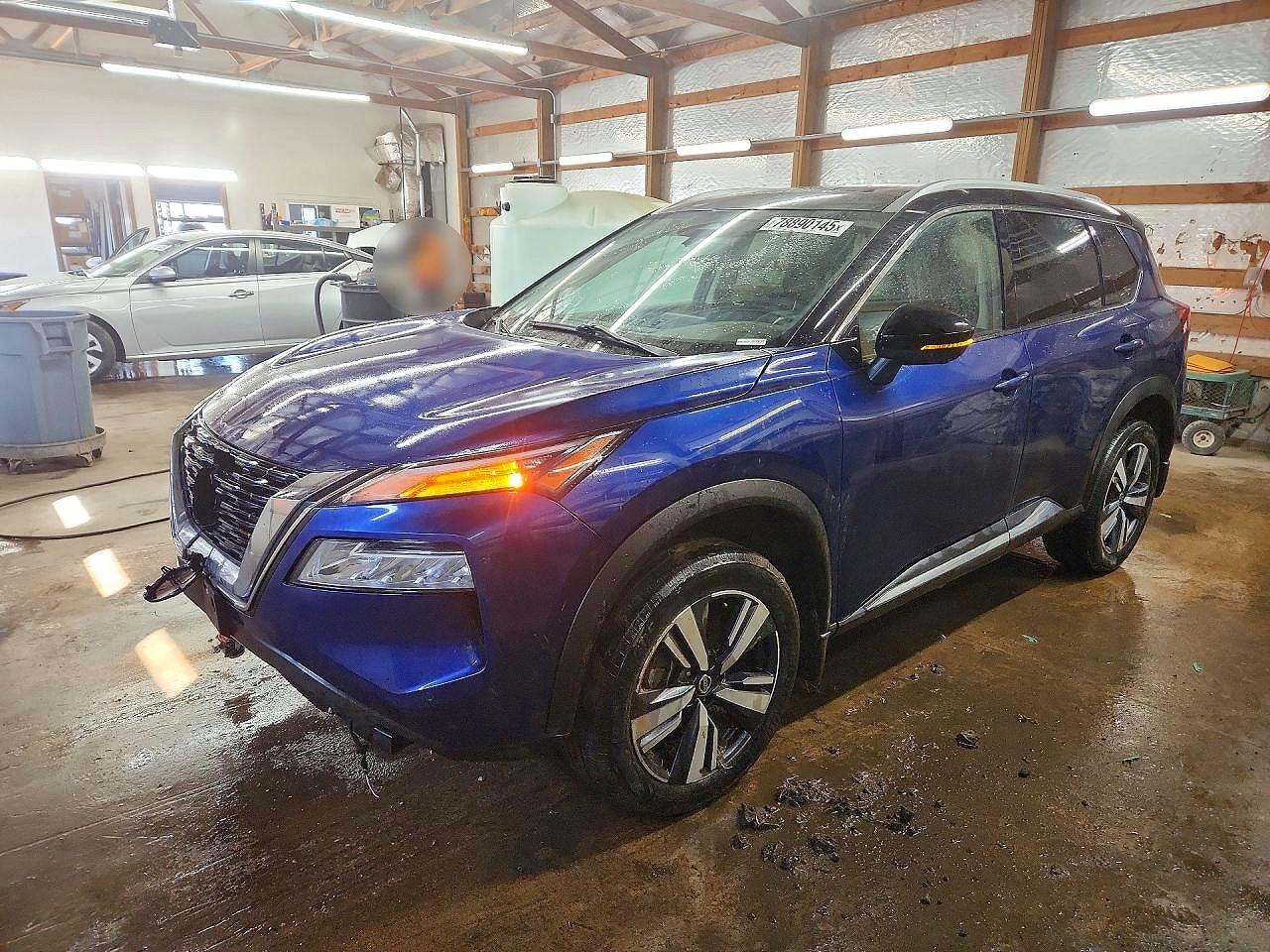 Salvage Nissan Rogue Image