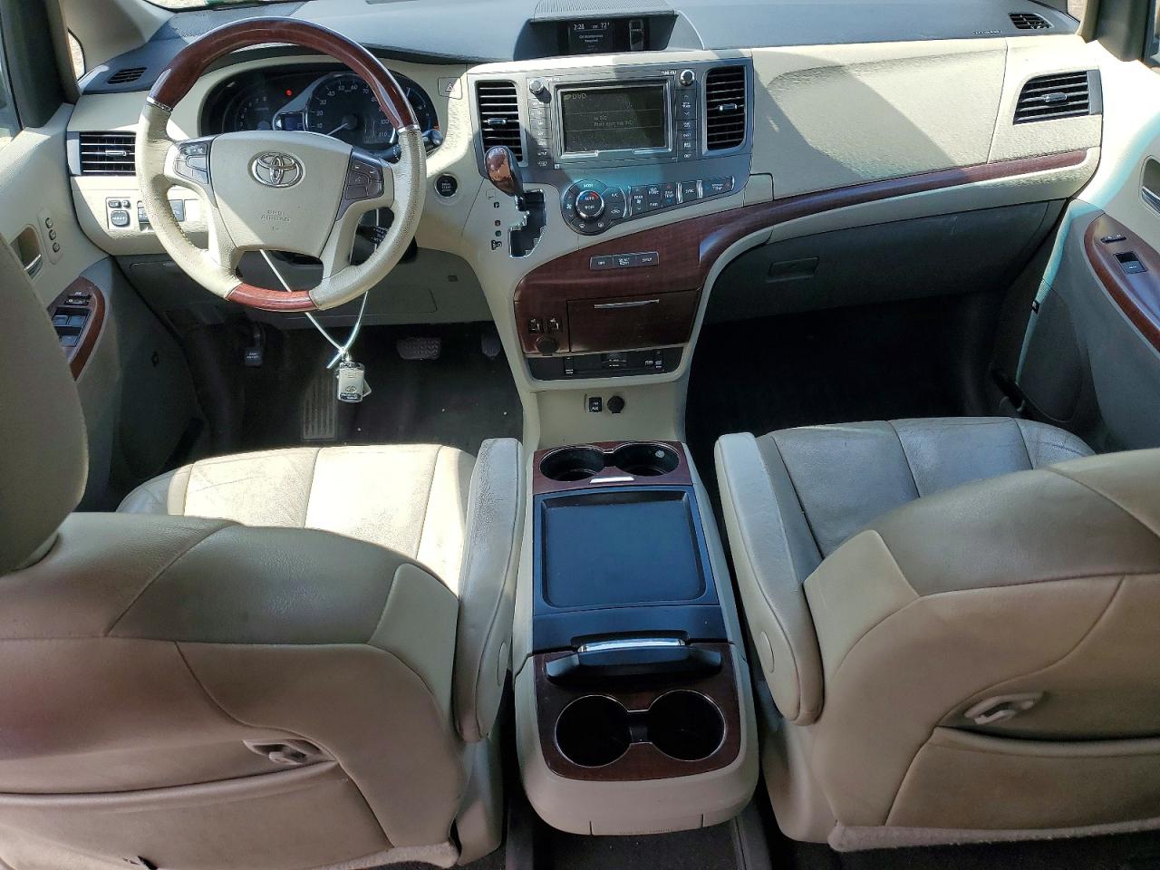 Toyota Sienna Limited 7-passenger
