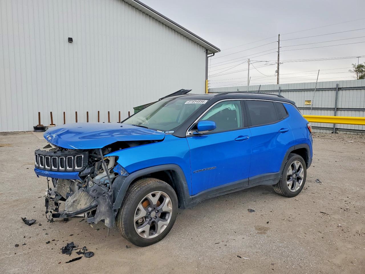 Salvage Jeep Compass Image