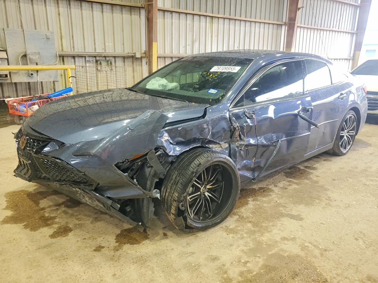 Salvage Toyota Avalon Image