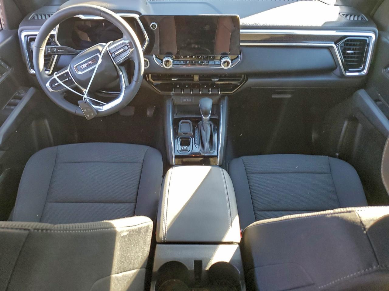 GMC Canyon Elevation