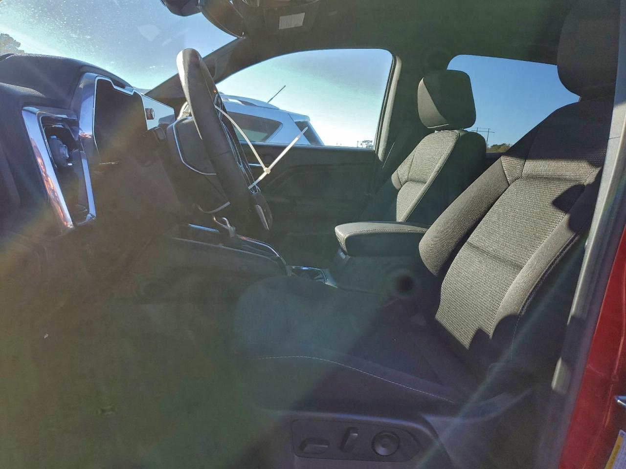 GMC Canyon Elevation