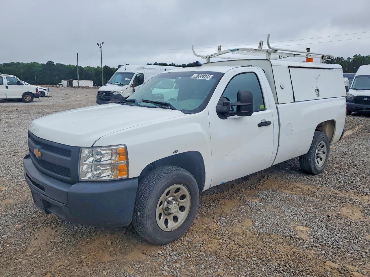 Salvage Chevrolet Silverado Image