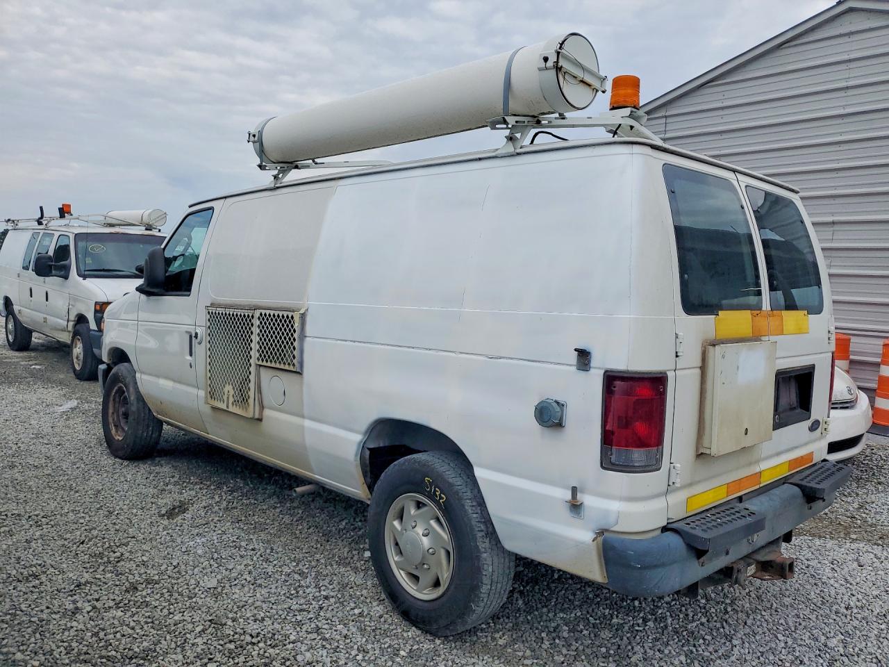 Ford Econoline E350 Super Duty Van