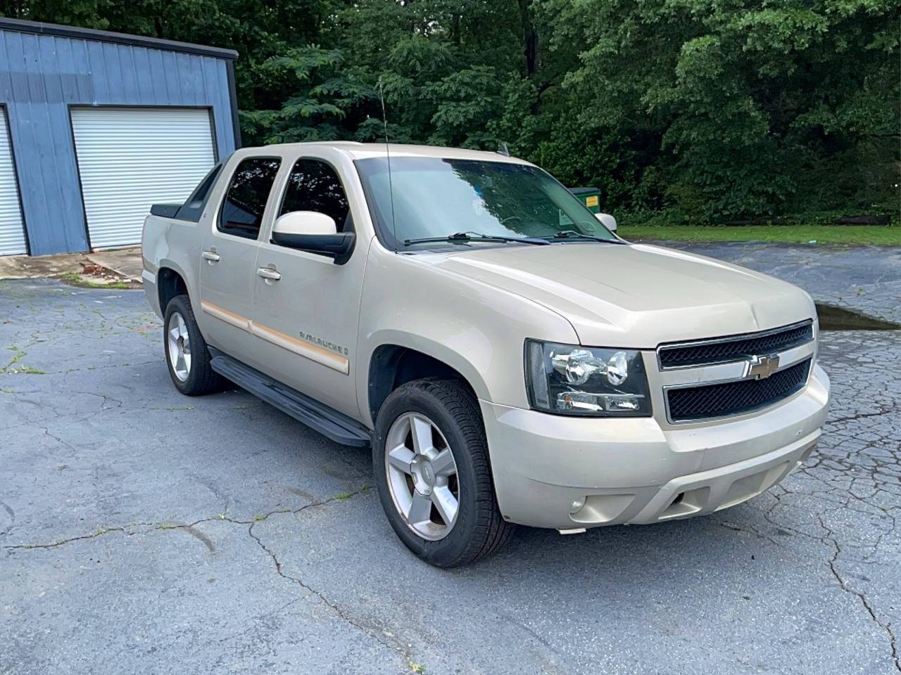 Salvage Chevrolet Avalanche Image