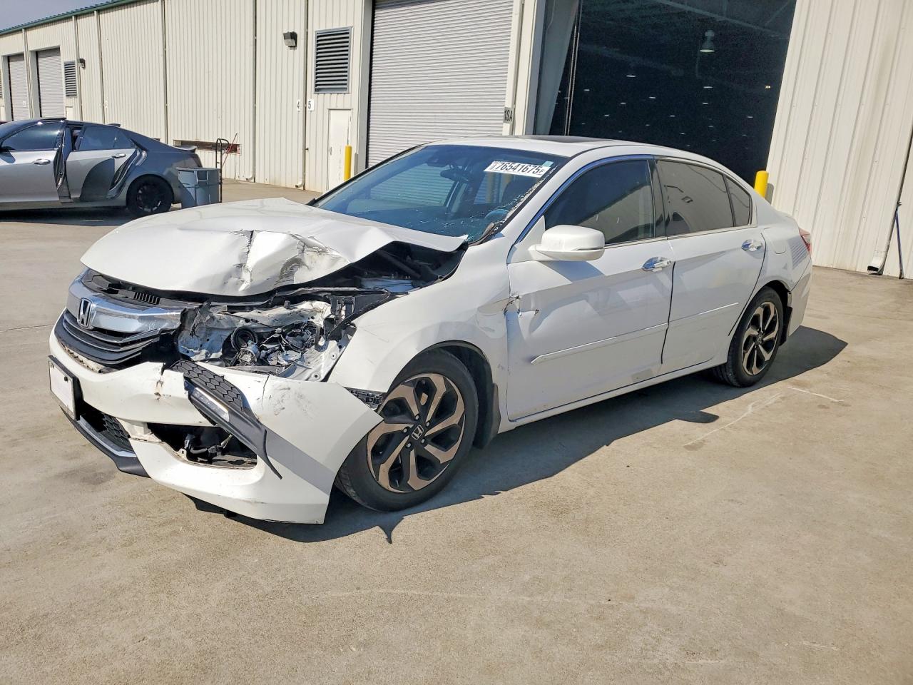 Salvage Honda Accord Image