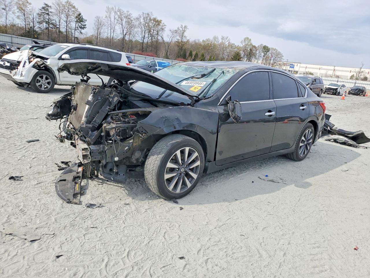 Salvage Nissan Altima Image
