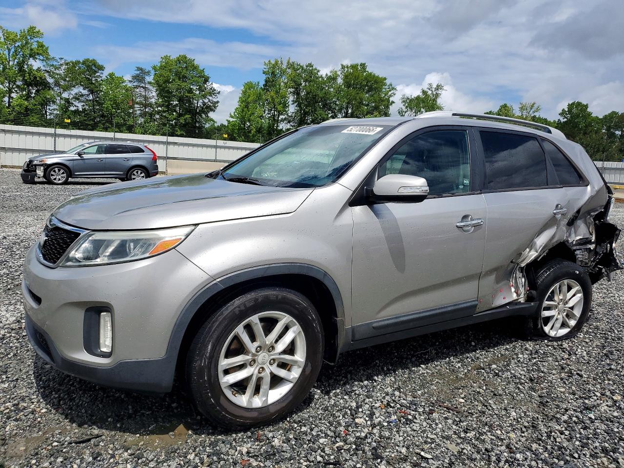 Salvage Kia Sorento Image