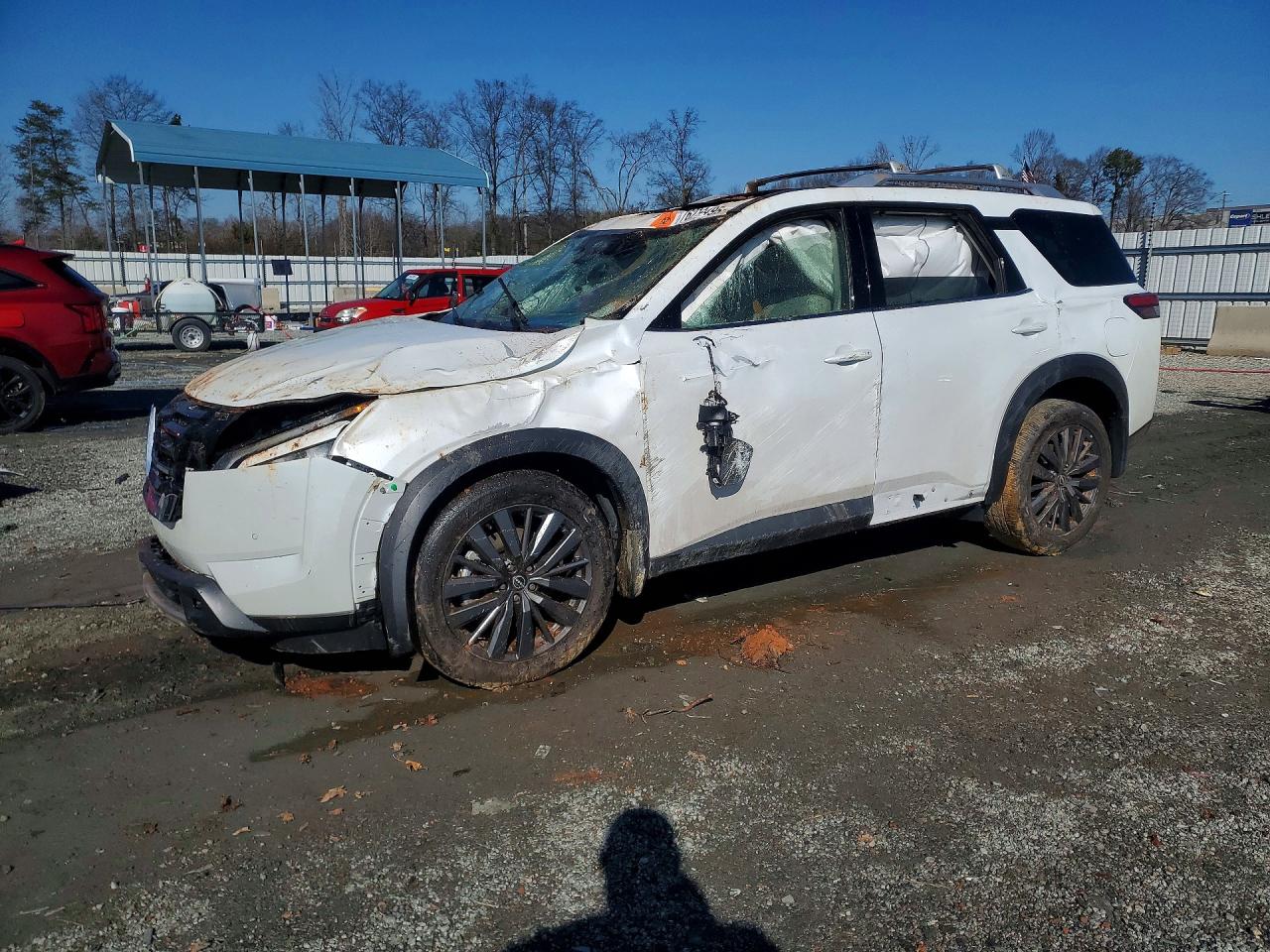 Salvage Nissan Pathfinder Image