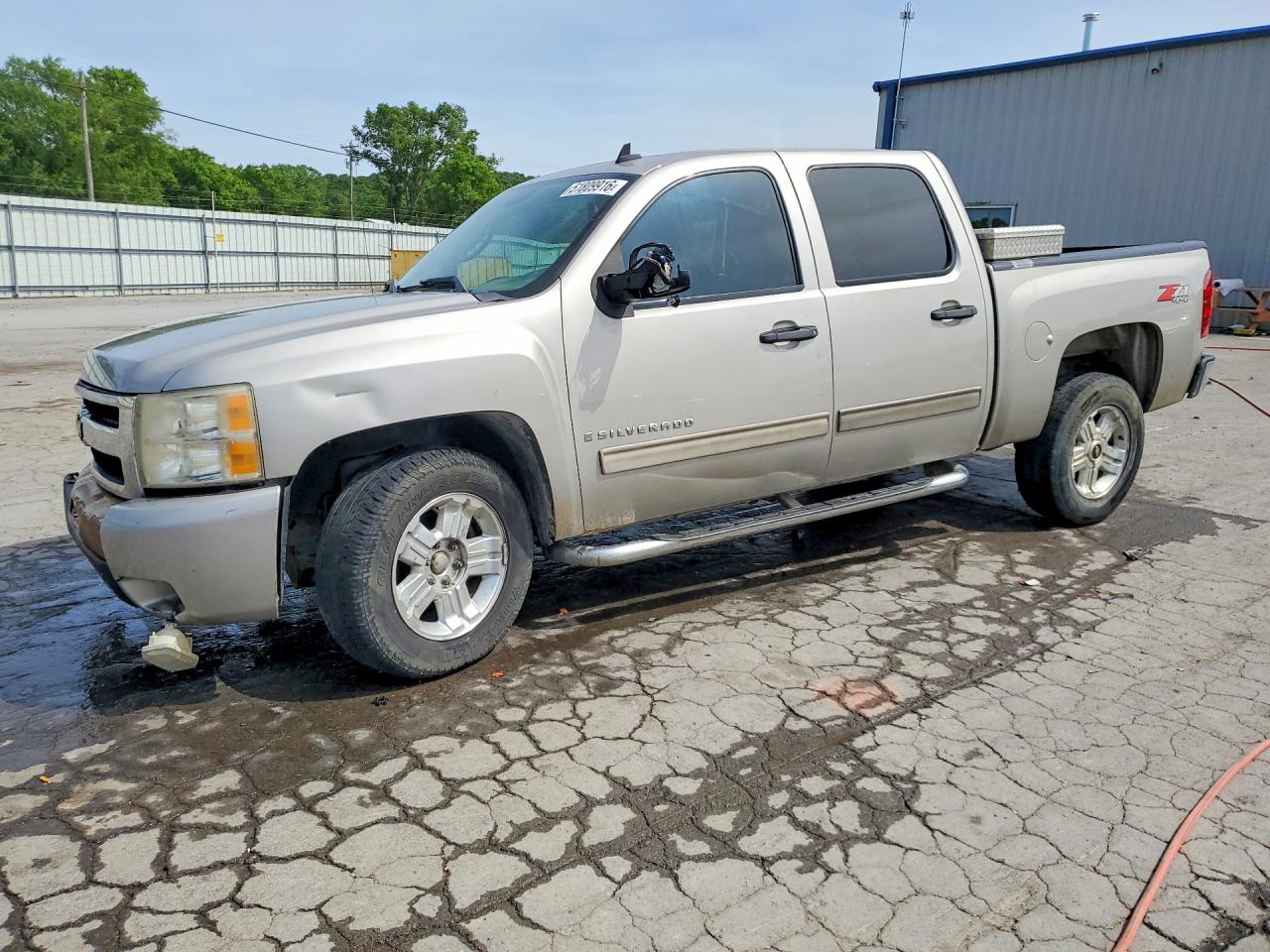 Salvage Chevrolet Silverado Image