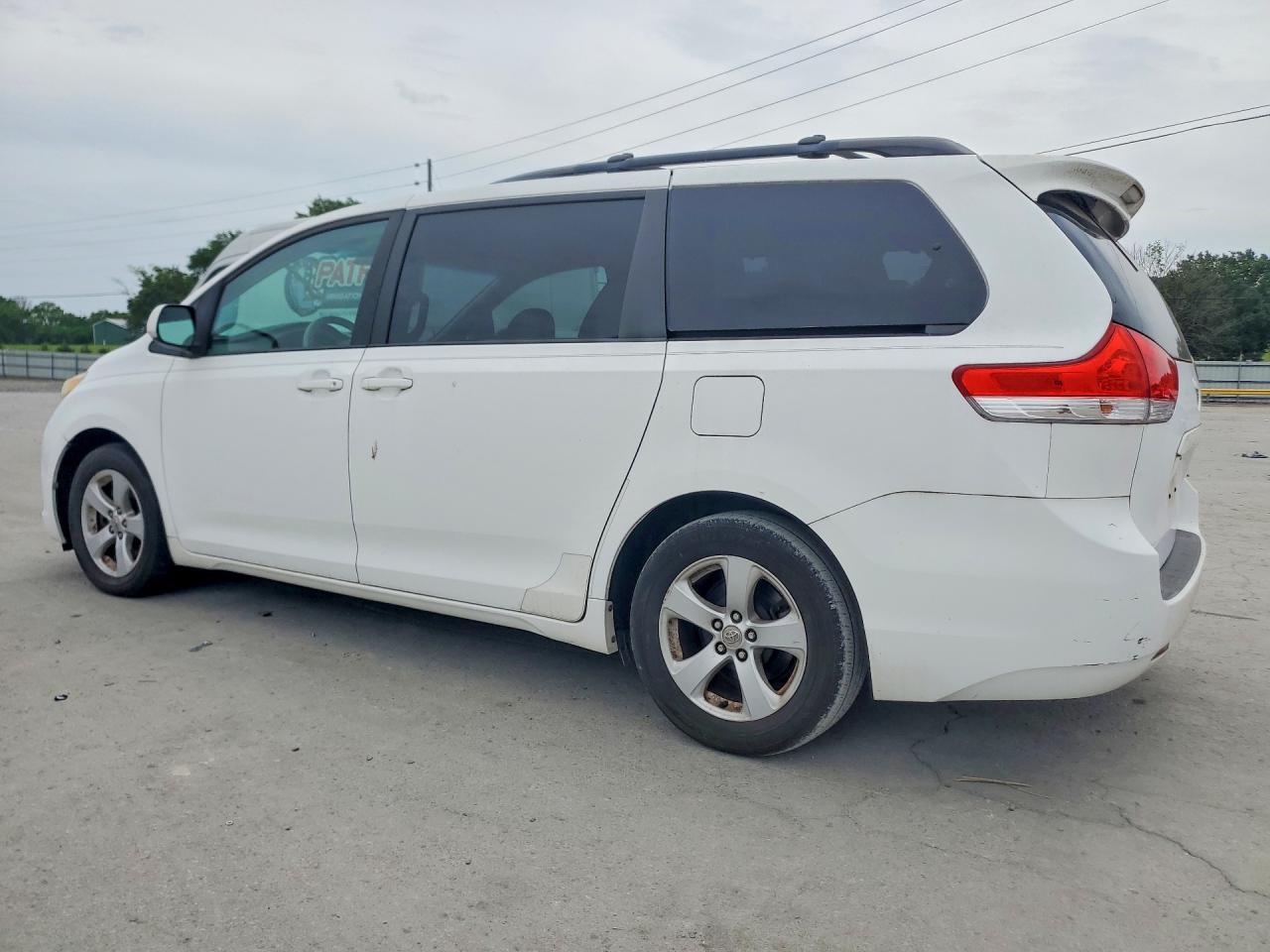 Toyota Sienna Le
