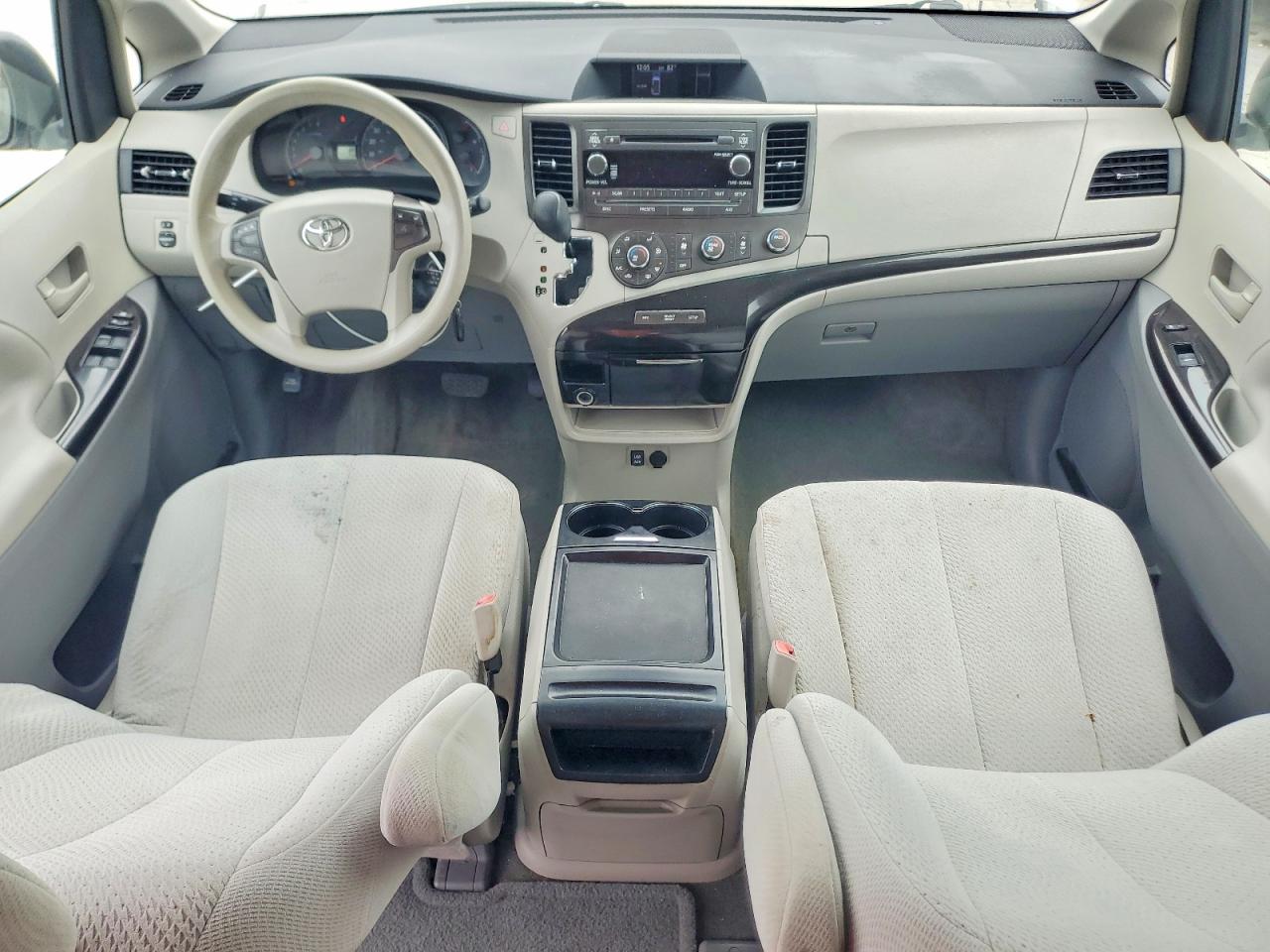 Toyota Sienna Le