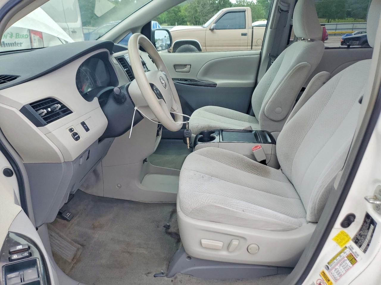 Toyota Sienna Le