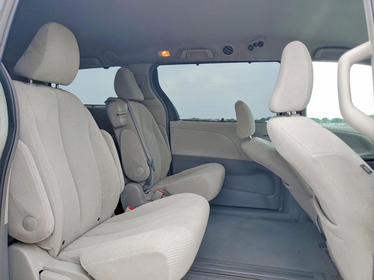 Toyota Sienna Le