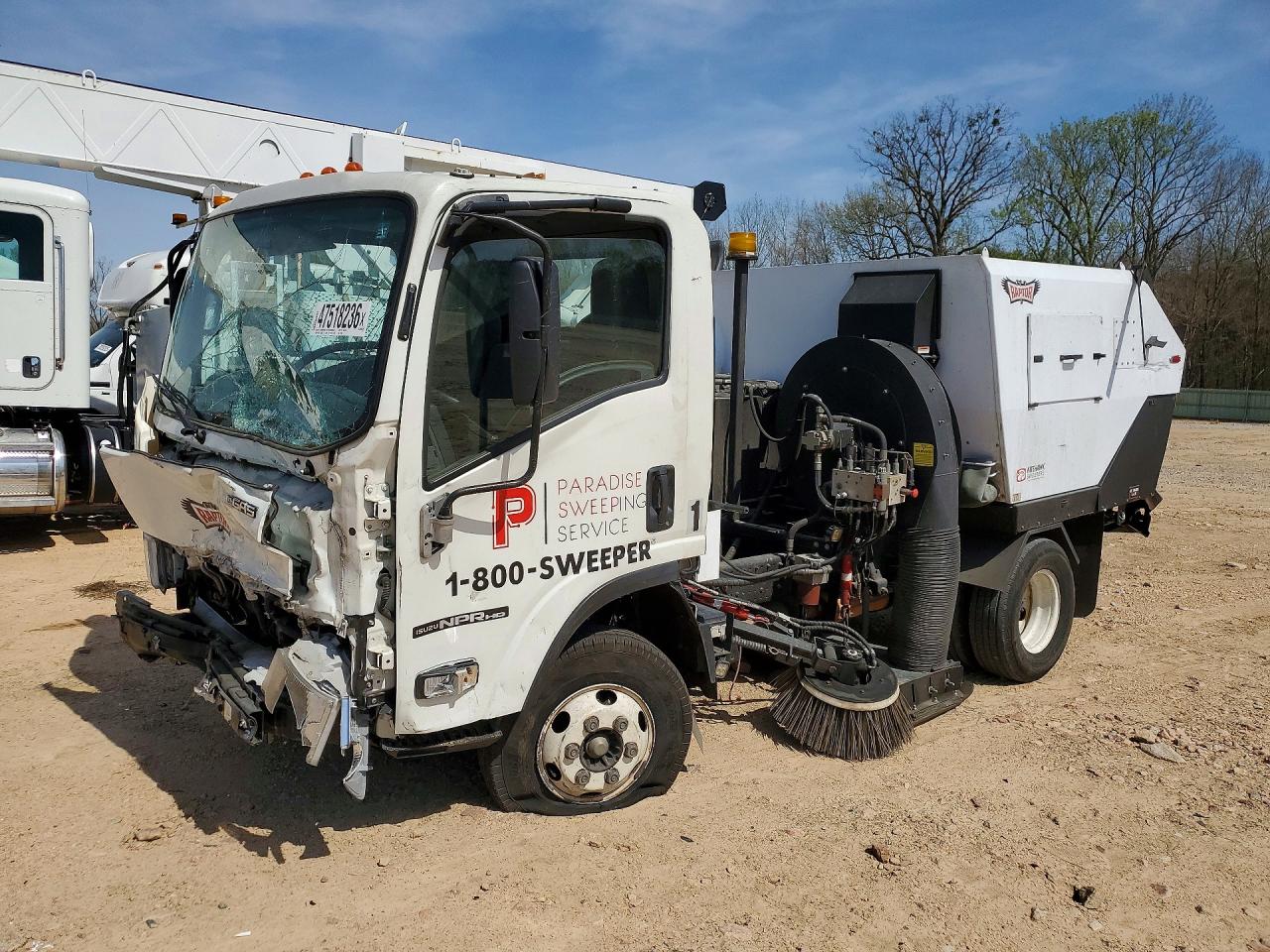Salvage Isuzu Npr Image