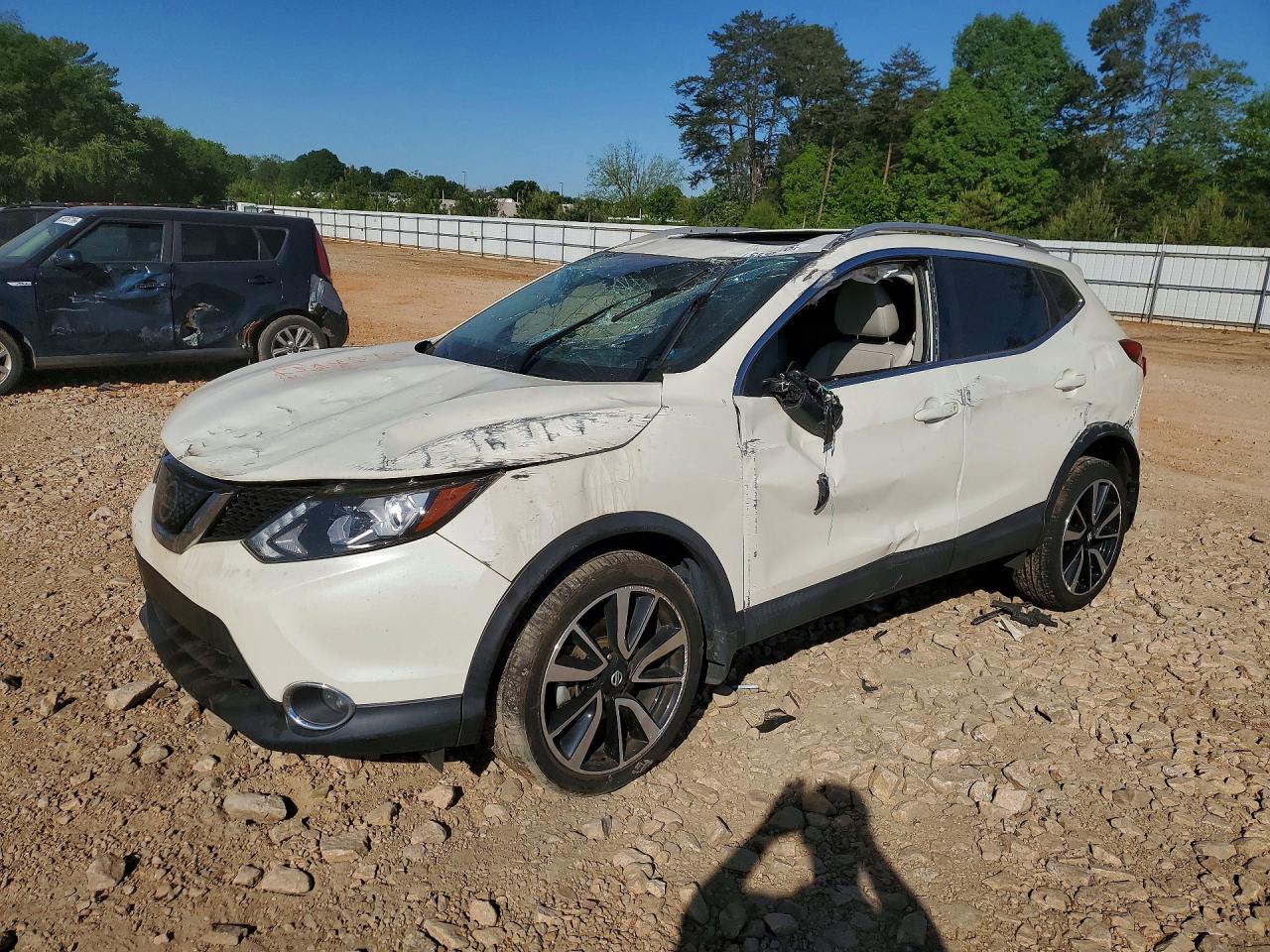 Salvage Nissan Rogue Image
