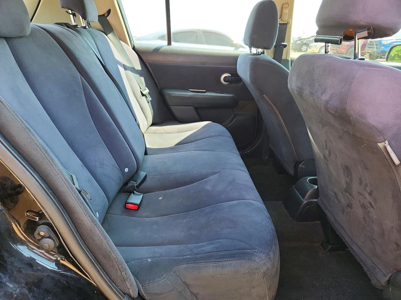 Nissan Versa 1.8 S