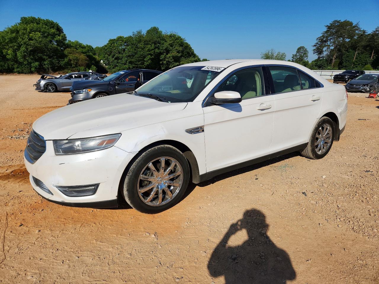 Salvage Ford Taurus Image