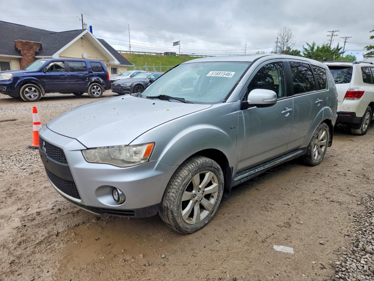 Salvage Mitsubishi Outlander Image