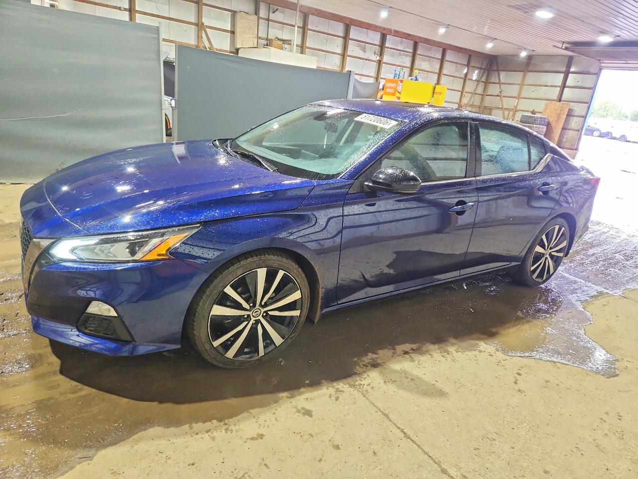 Salvage Nissan Altima Image