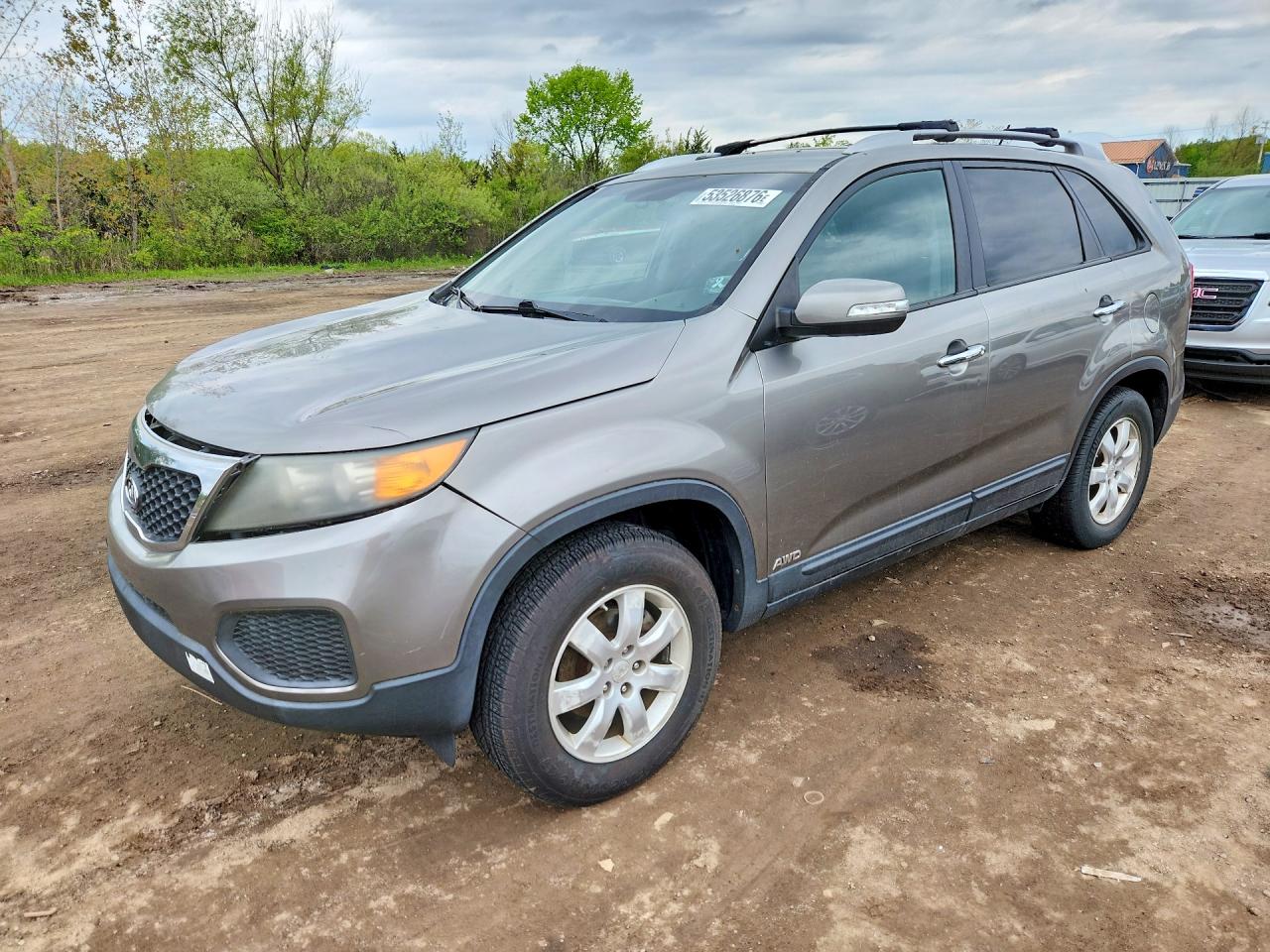Salvage Kia Sorento Image