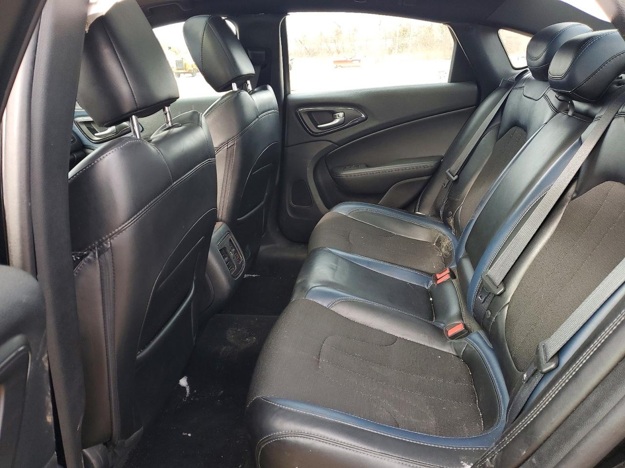 Chrysler 200 S