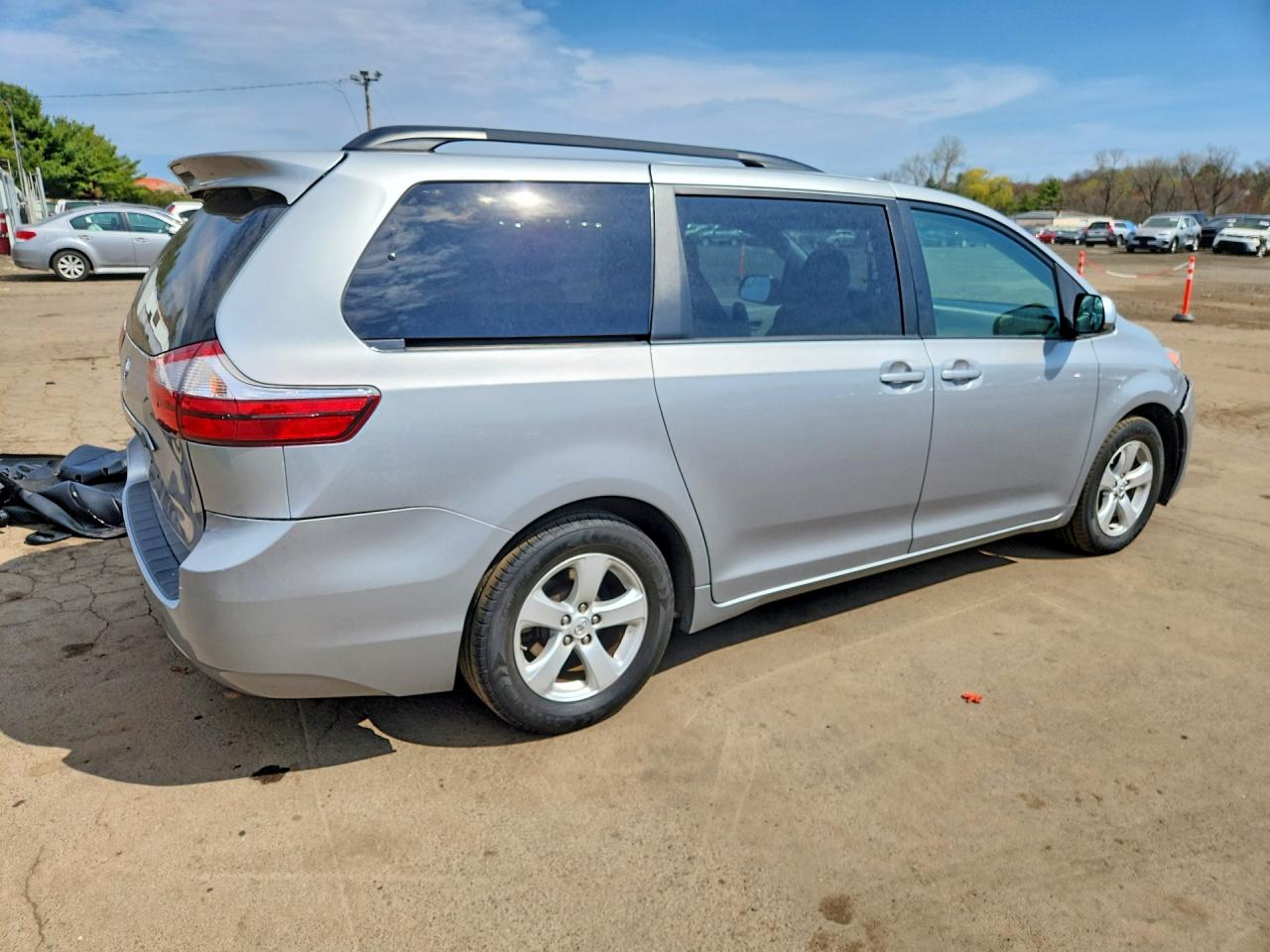 Toyota Sienna Le