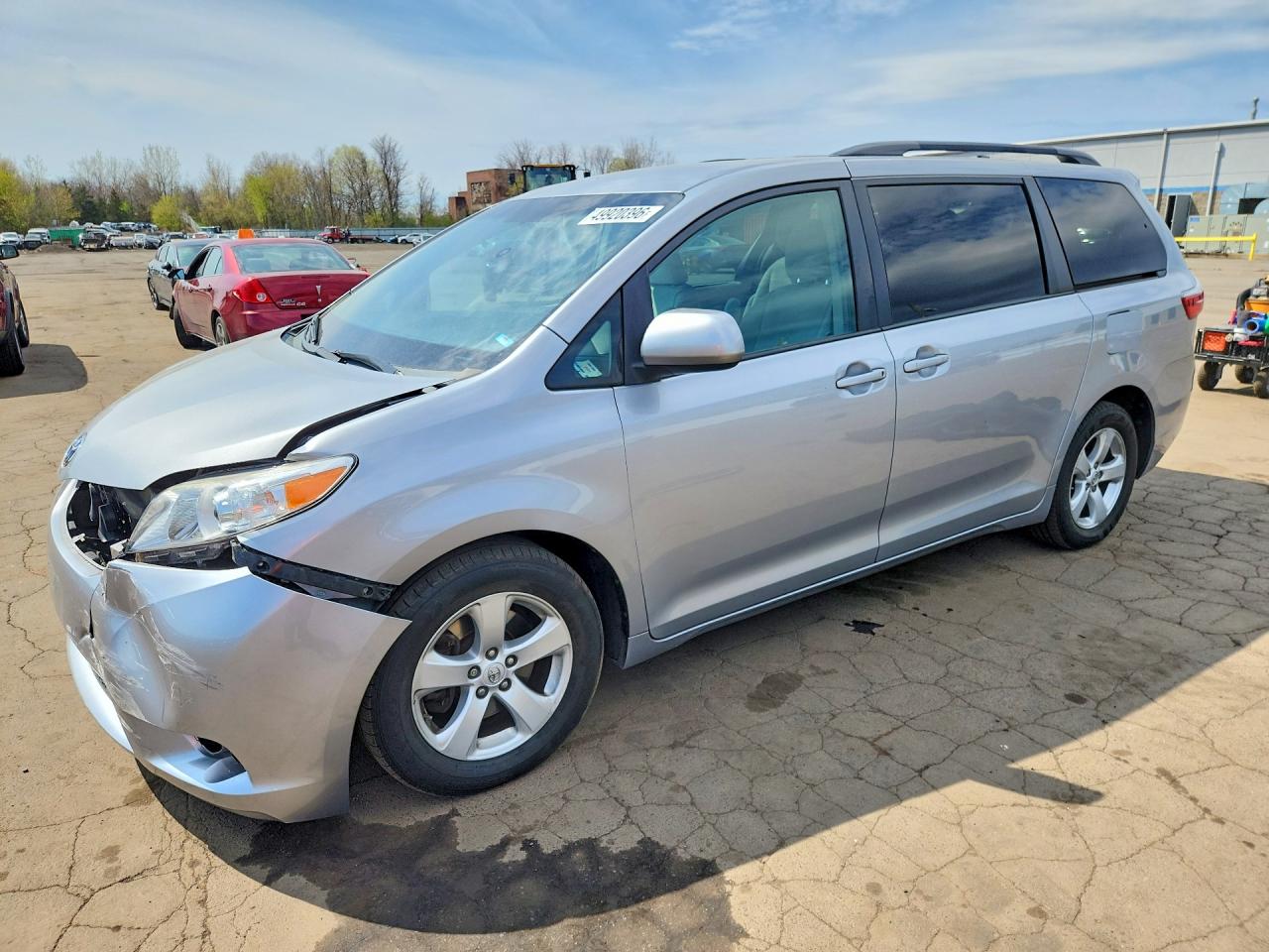 Salvage Toyota Sienna Image