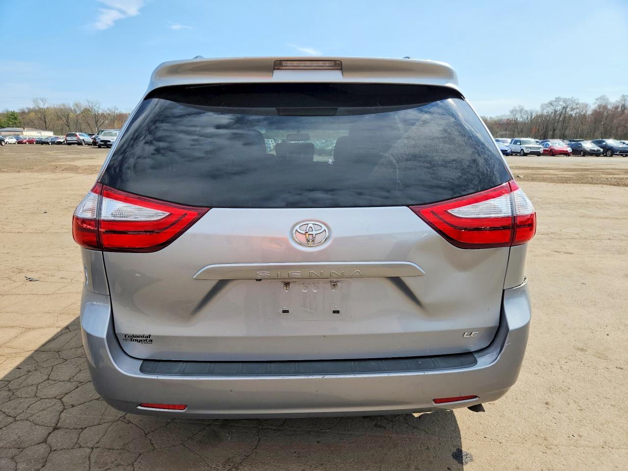 Toyota Sienna Le