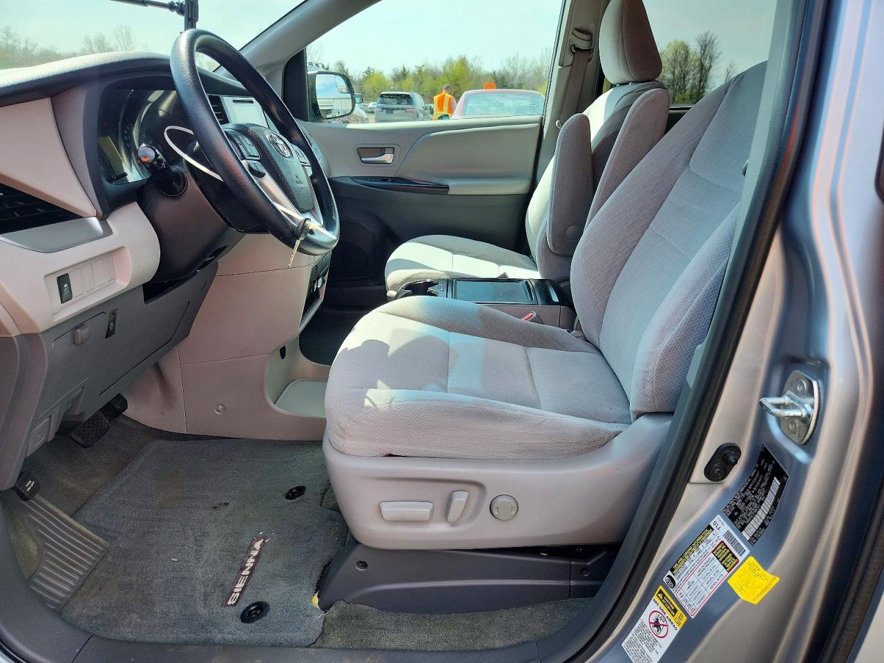Toyota Sienna Le