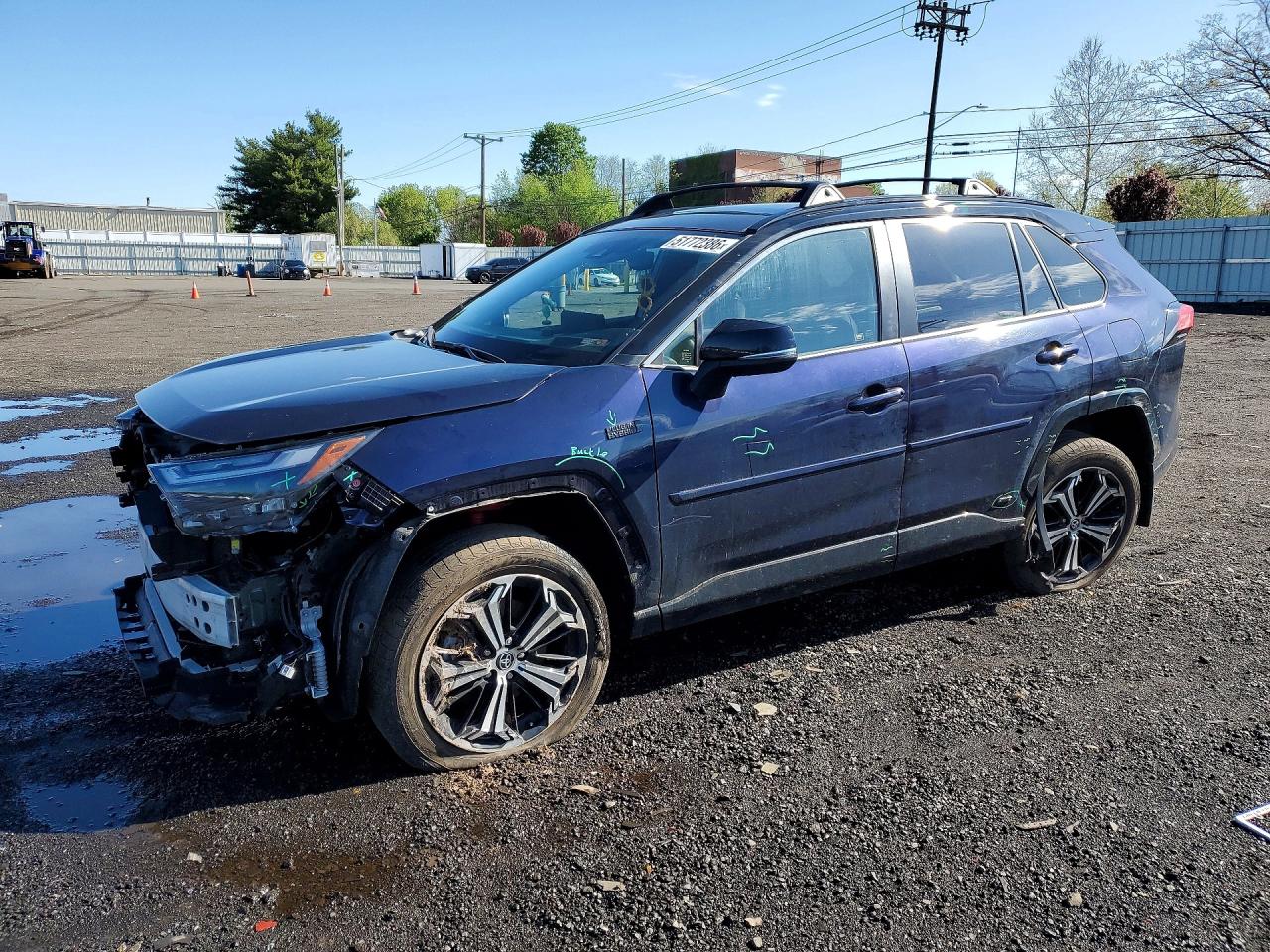 Salvage Toyota RAV4 Image