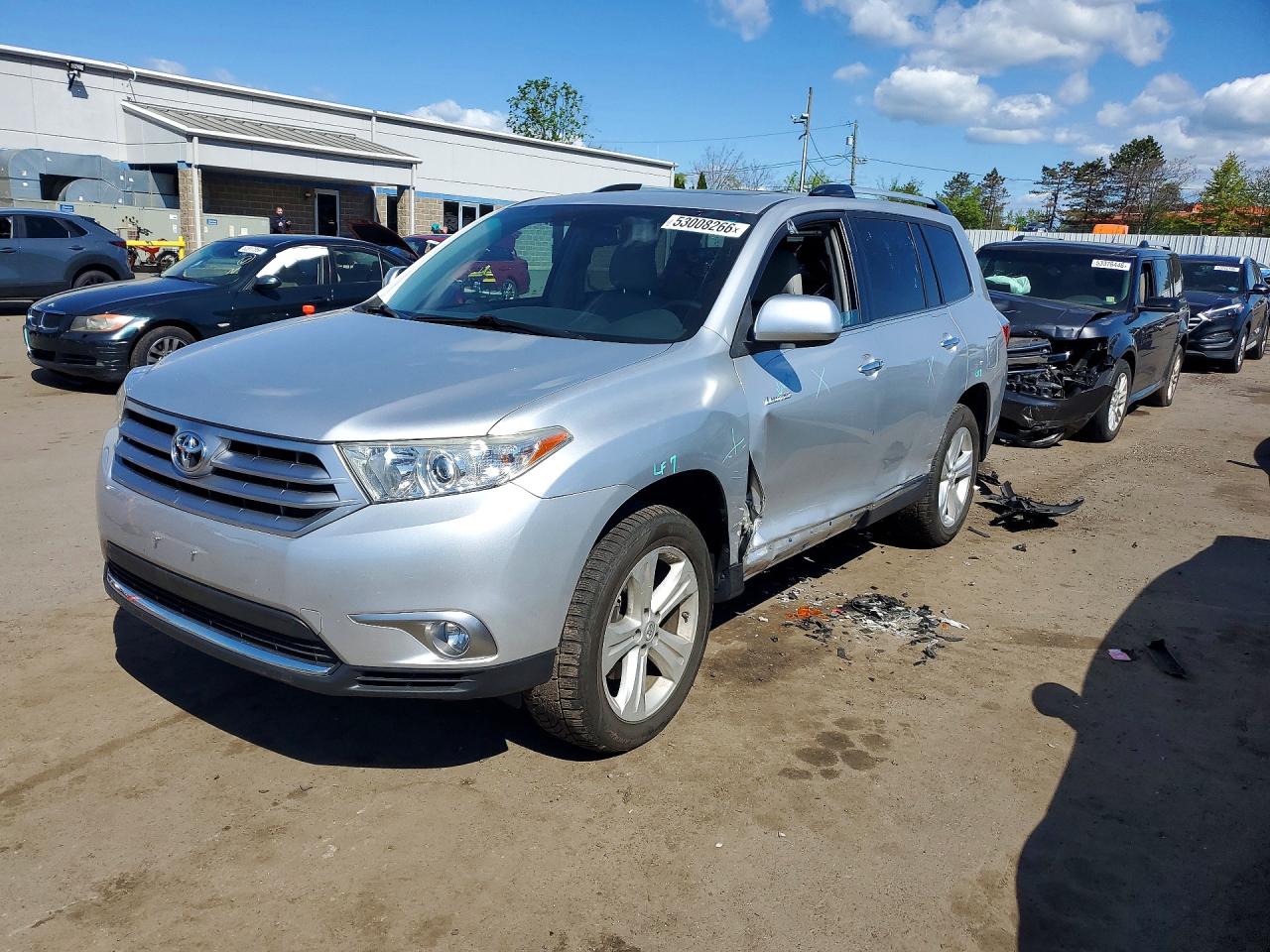 Salvage Toyota Highlander Image
