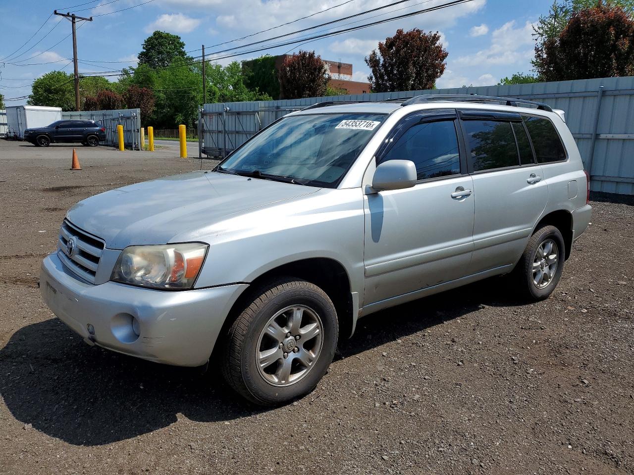Salvage Toyota Highlander Image