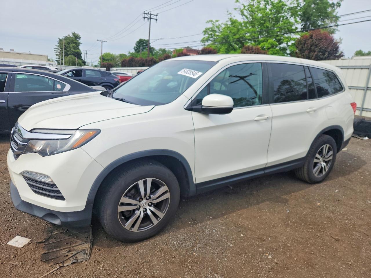 Salvage Honda Pilot Image
