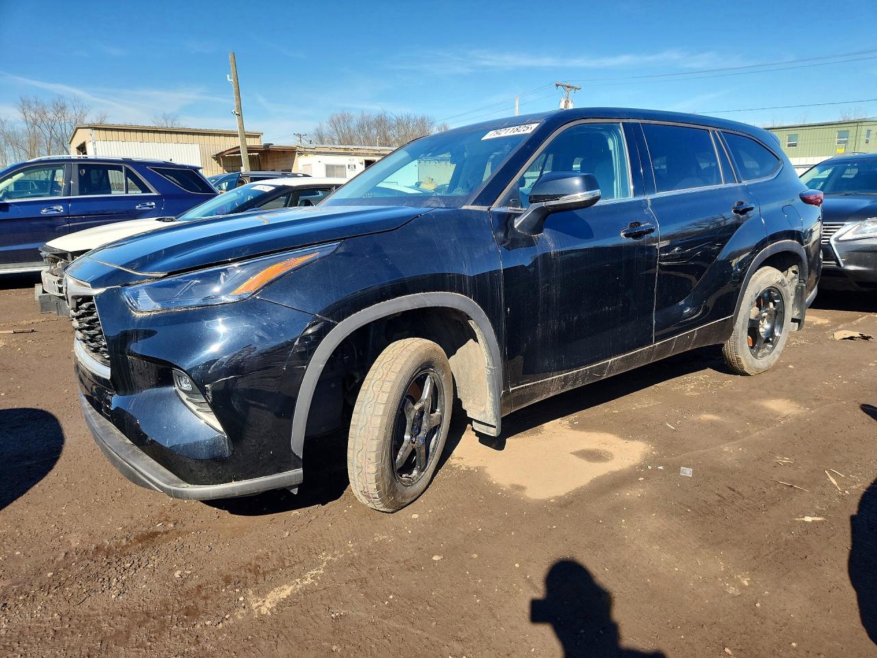 Salvage Toyota Highlander Image