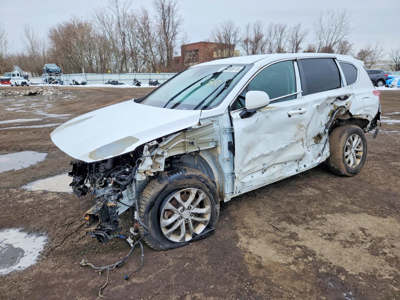 Salvage Hyundai SANTA FE Image