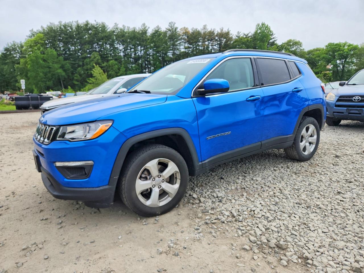 Salvage Jeep Compass Image