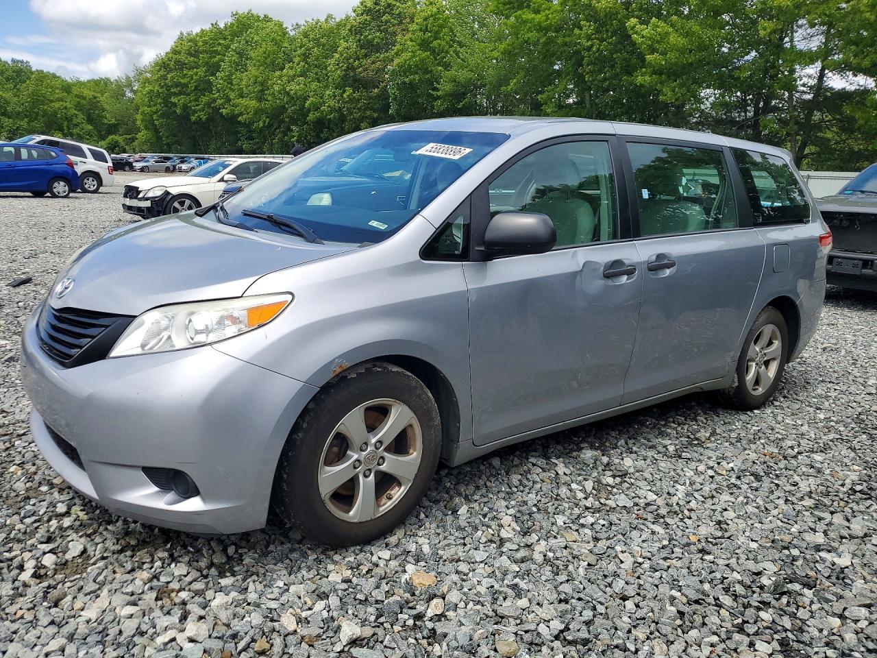 Salvage Toyota Sienna Image