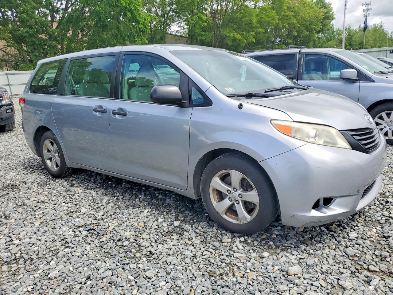 Toyota Sienna L 7-passenger
